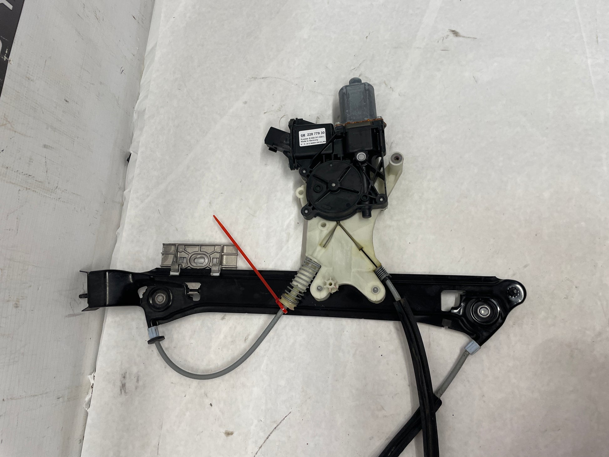 2013 Chevy Camaro ZL1 RH Passenger Front Window Regulator w/ Motor OEM - Day's Parts Yard