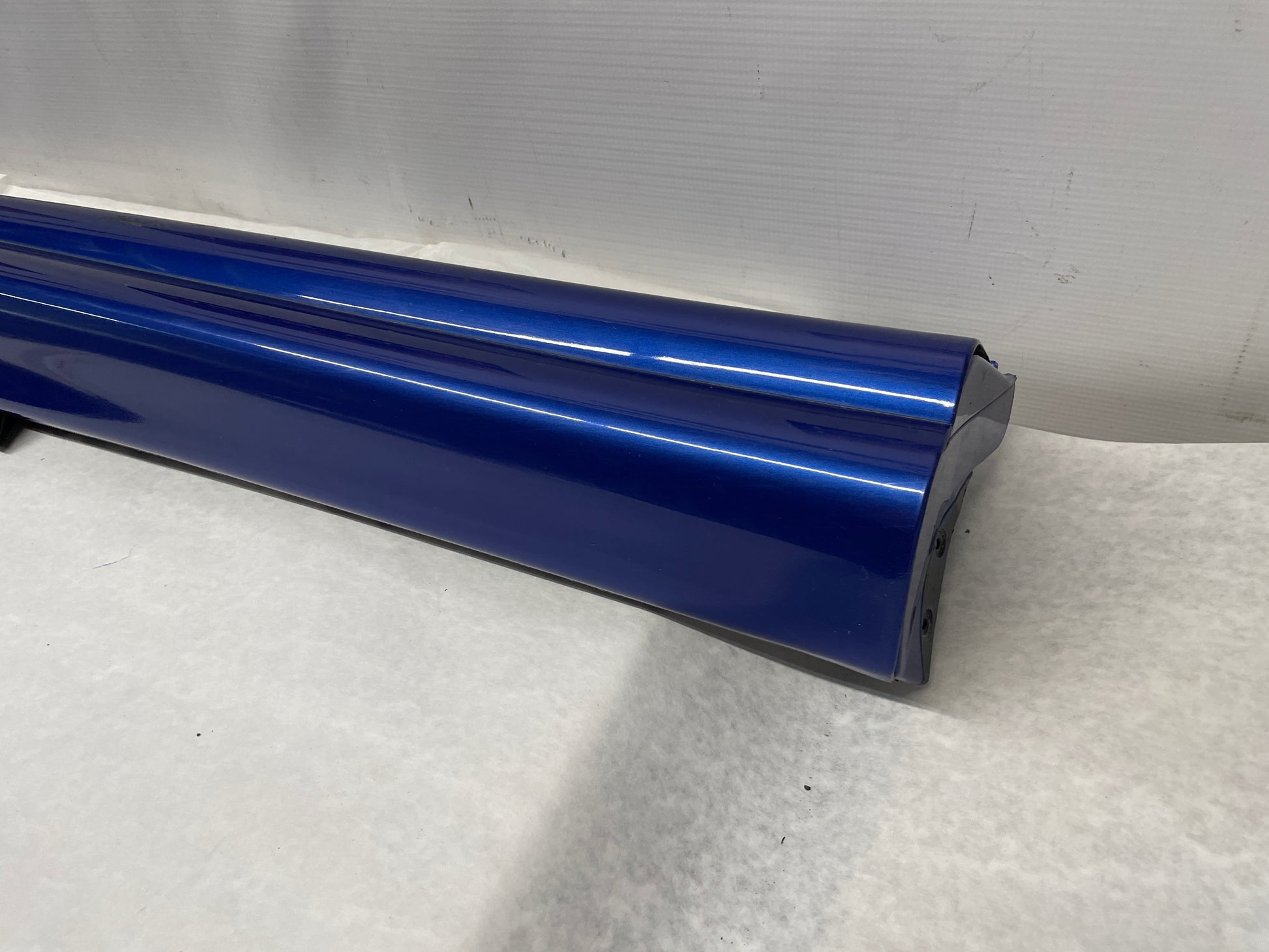 2005 Pontiac GTO RH Passenger Rocker Molding Side Skirt Panel Trim OEM - Day's Parts Yard
