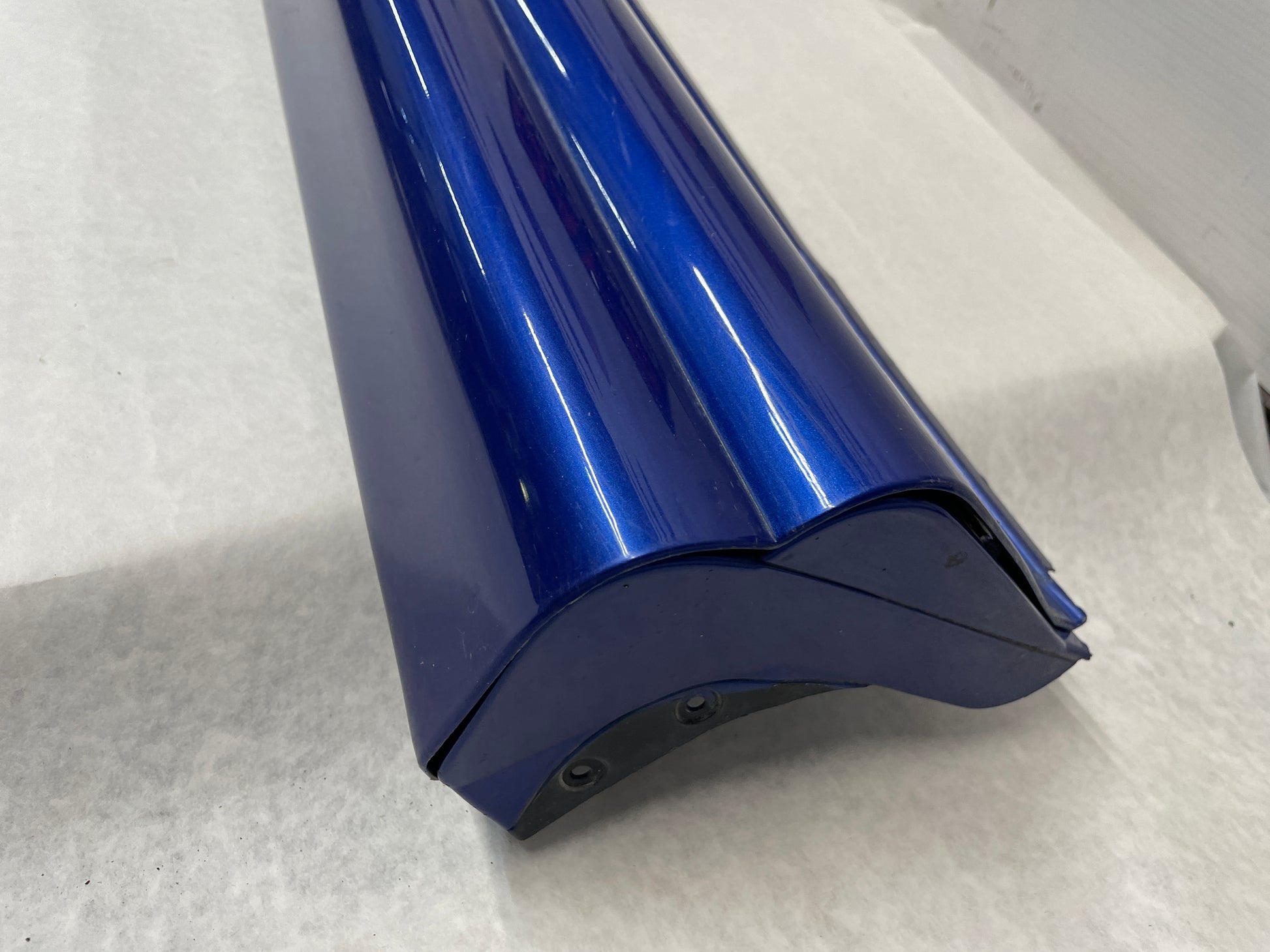 2005 Pontiac GTO RH Passenger Rocker Molding Side Skirt Panel Trim OEM - Day's Parts Yard