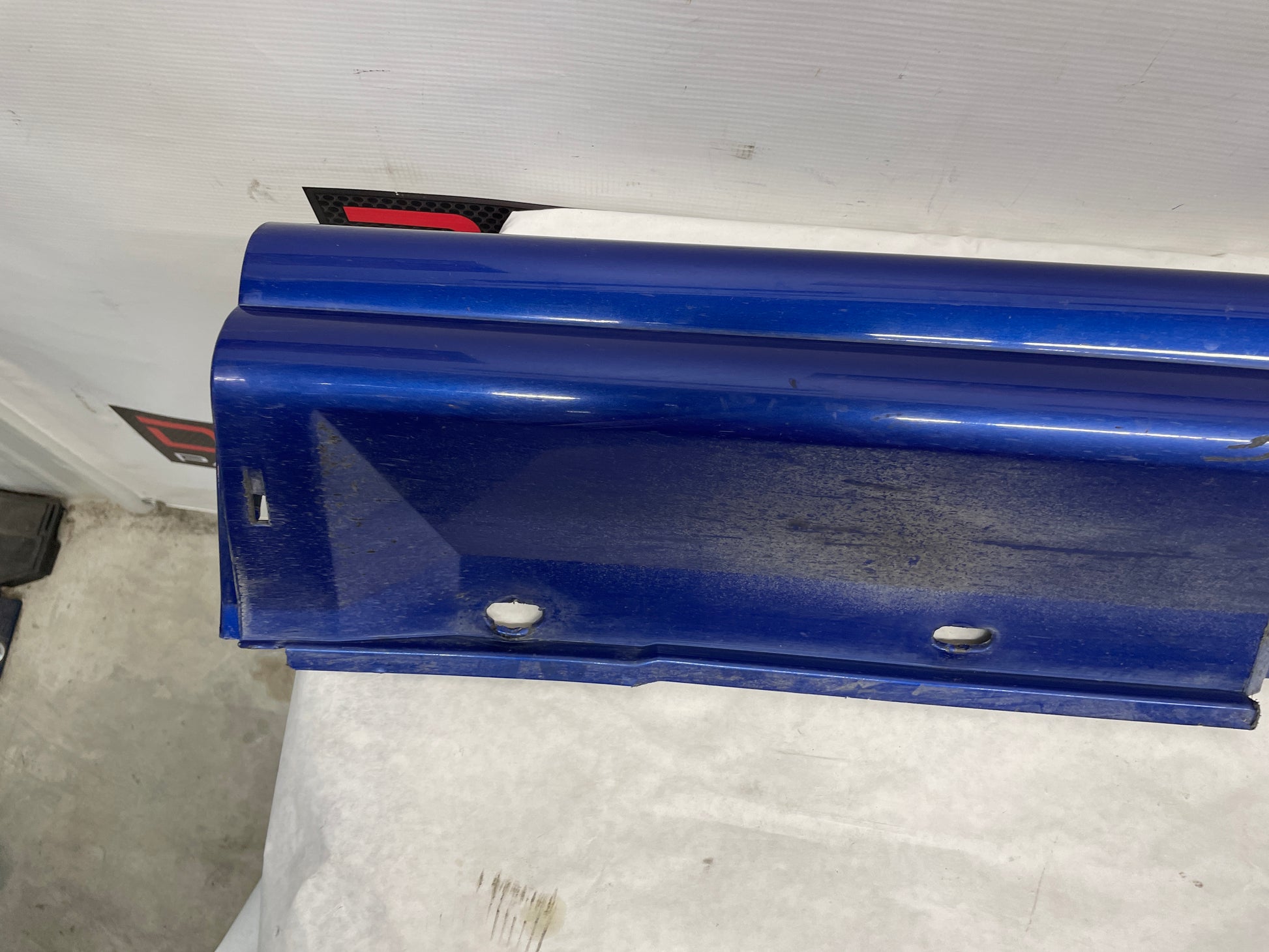 2005 Pontiac GTO RH Passenger Rocker Molding Side Skirt Panel Trim OEM - Day's Parts Yard