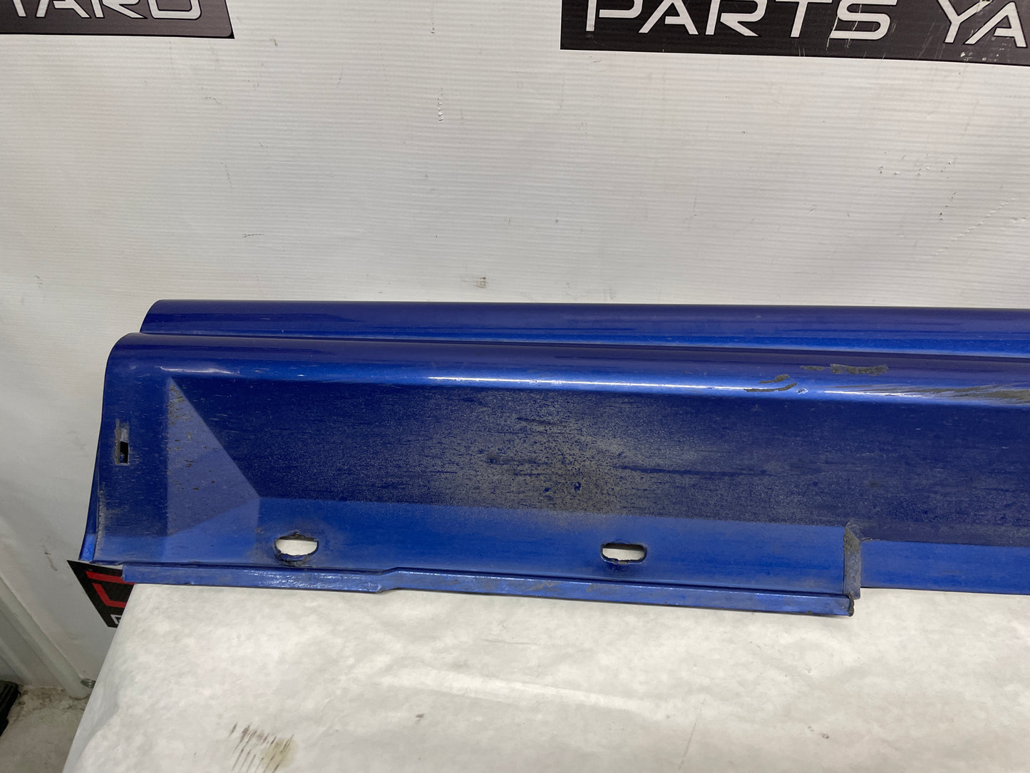 2005 Pontiac GTO RH Passenger Rocker Molding Side Skirt Panel Trim OEM - Day's Parts Yard