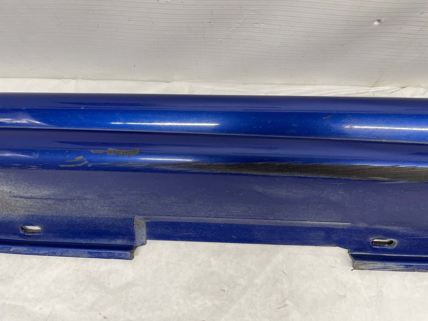 2005 Pontiac GTO RH Passenger Rocker Molding Side Skirt Panel Trim OEM - Day's Parts Yard