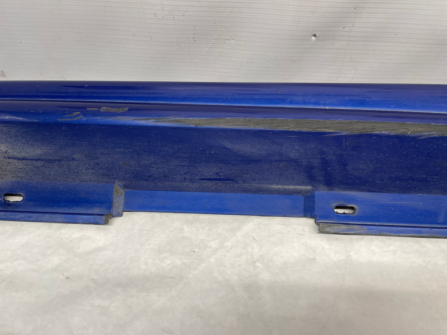 2005 Pontiac GTO RH Passenger Rocker Molding Side Skirt Panel Trim OEM - Day's Parts Yard