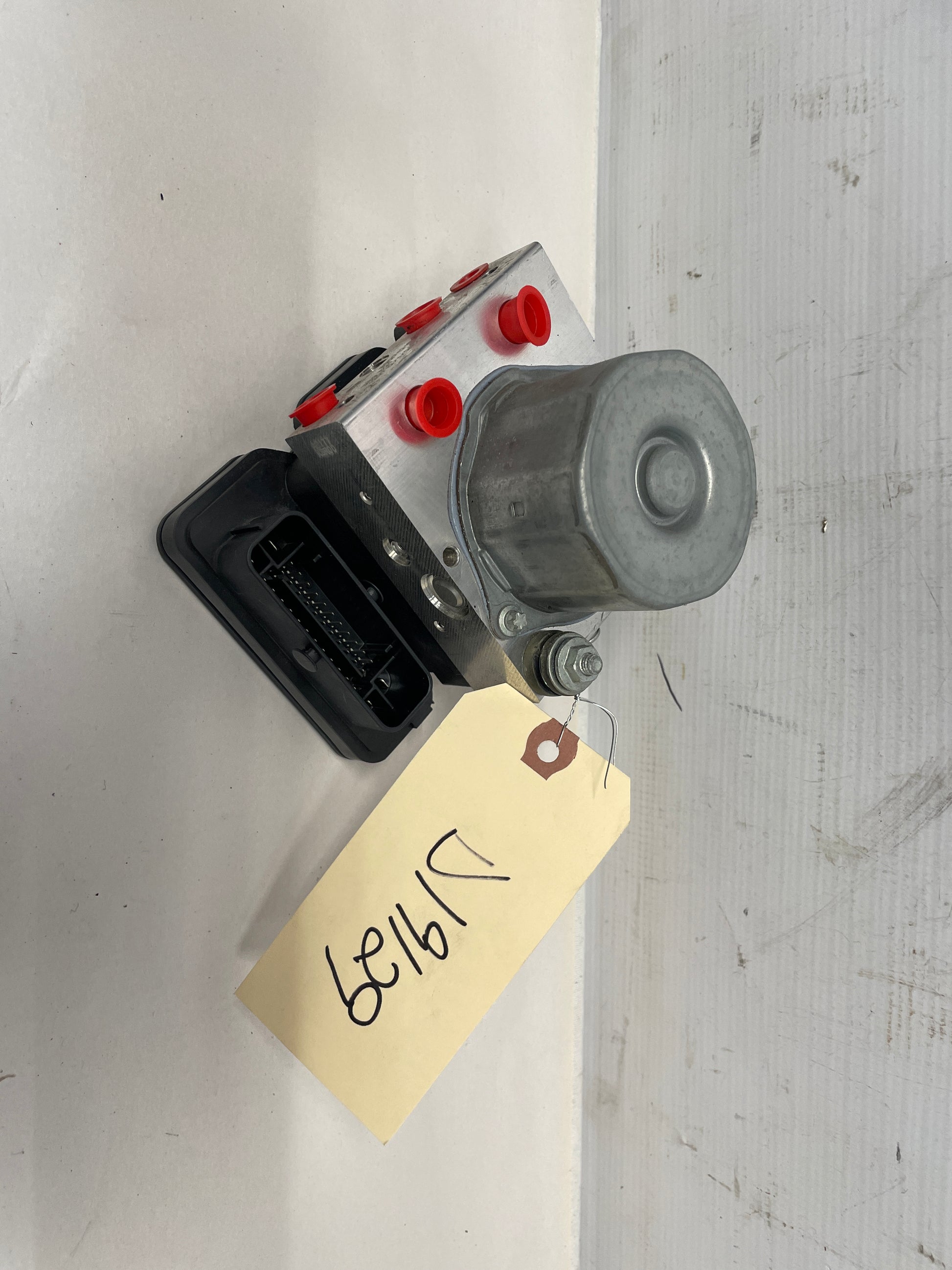 2014 Chevy SS Sedan ABS Anti Lock Brake Pump Module OEM - Day's Parts Yard
