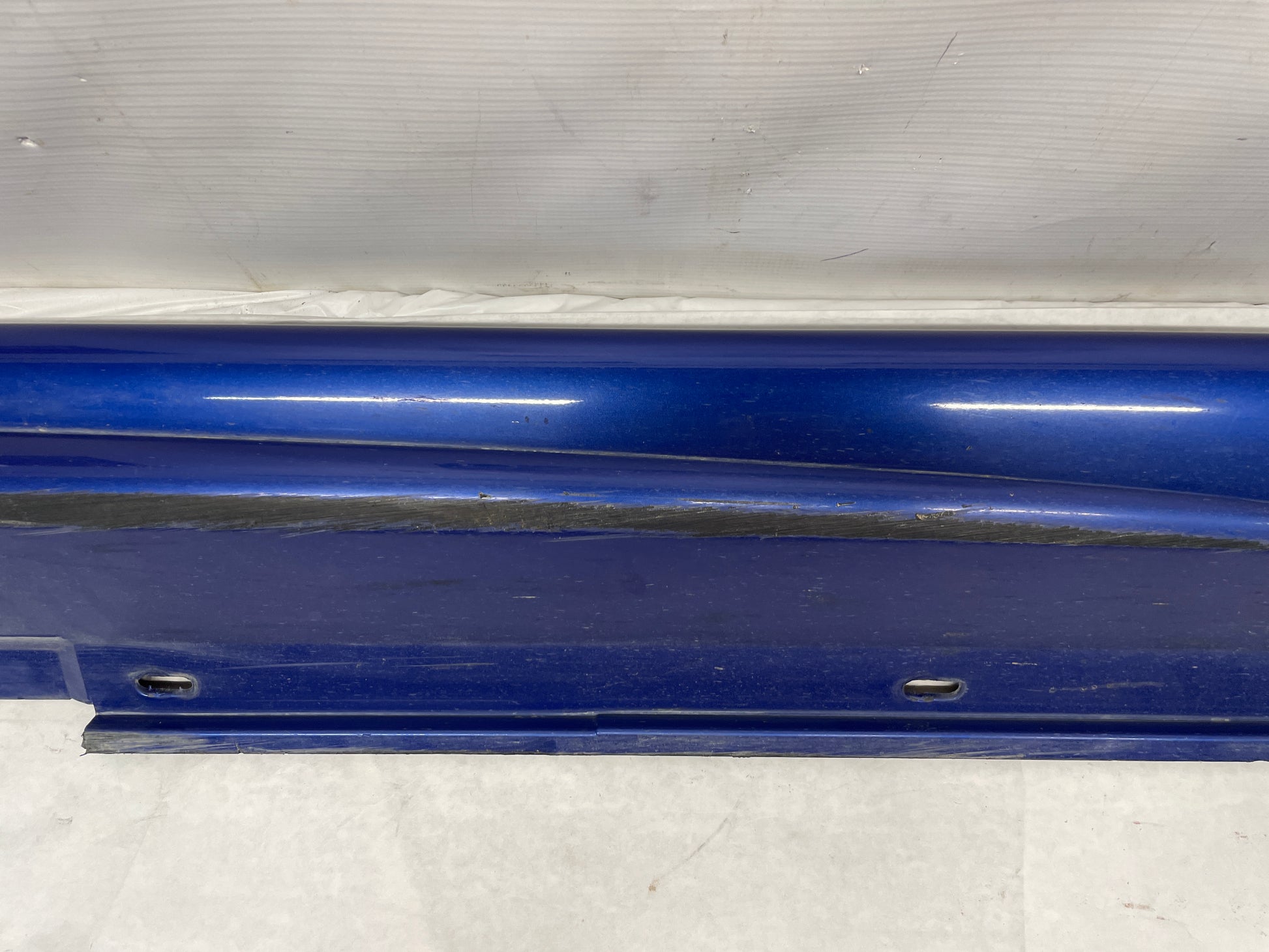 2005 Pontiac GTO RH Passenger Rocker Molding Side Skirt Panel Trim OEM - Day's Parts Yard