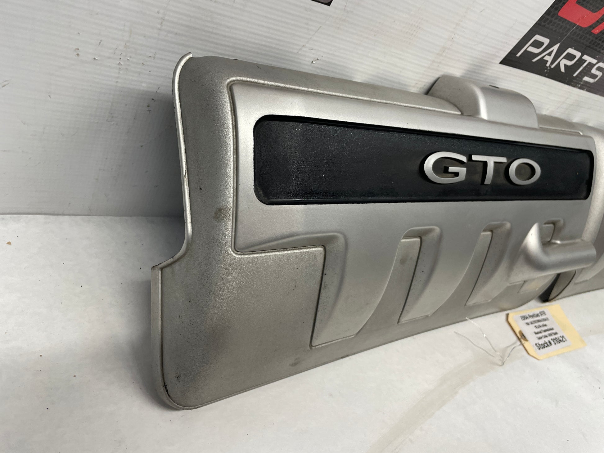 2004 Pontiac GTO RH & LH Engine Motor Intake Manifold Coil Covers Set OEM - Day's Parts Yard