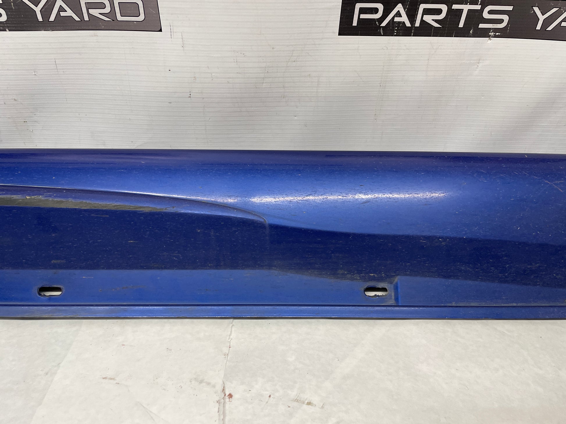 2005 Pontiac GTO RH Passenger Rocker Molding Side Skirt Panel Trim OEM - Day's Parts Yard