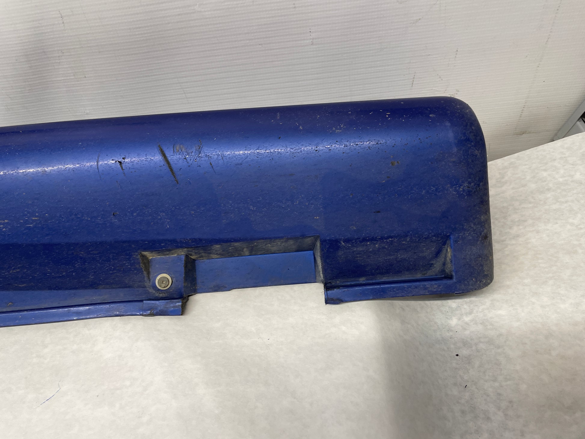 2005 Pontiac GTO RH Passenger Rocker Molding Side Skirt Panel Trim OEM - Day's Parts Yard