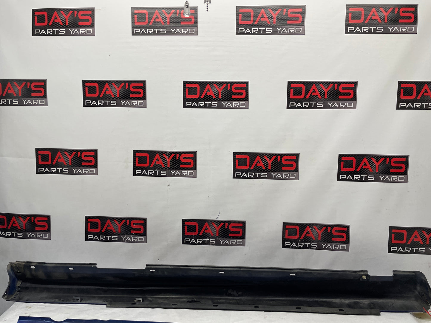 2005 Pontiac GTO RH Passenger Rocker Molding Side Skirt Panel Trim OEM - Day's Parts Yard