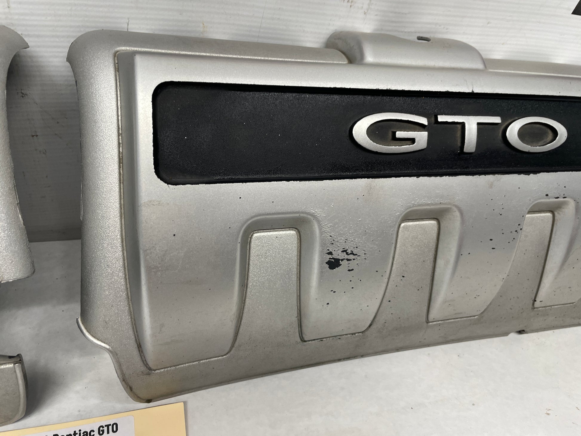 2004 Pontiac GTO RH & LH Engine Motor Intake Manifold Coil Covers Set OEM - Day's Parts Yard