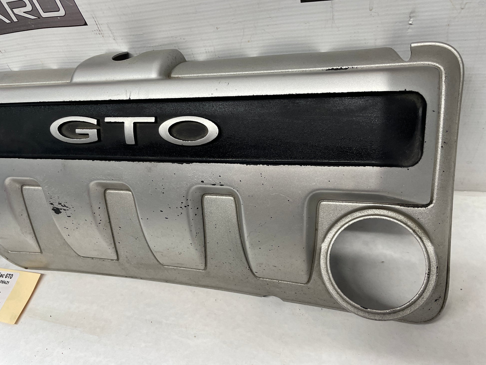 2004 Pontiac GTO RH & LH Engine Motor Intake Manifold Coil Covers Set OEM - Day's Parts Yard