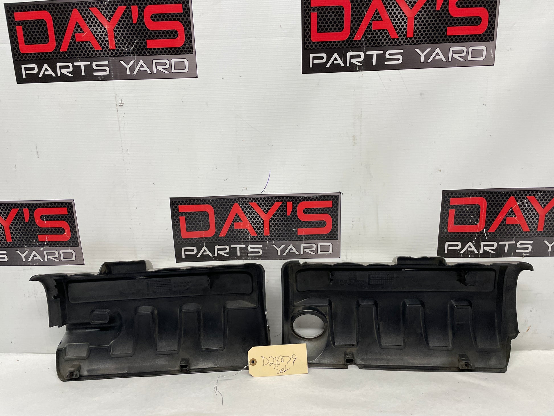 2004 Pontiac GTO RH & LH Engine Motor Intake Manifold Coil Covers Set OEM - Day's Parts Yard