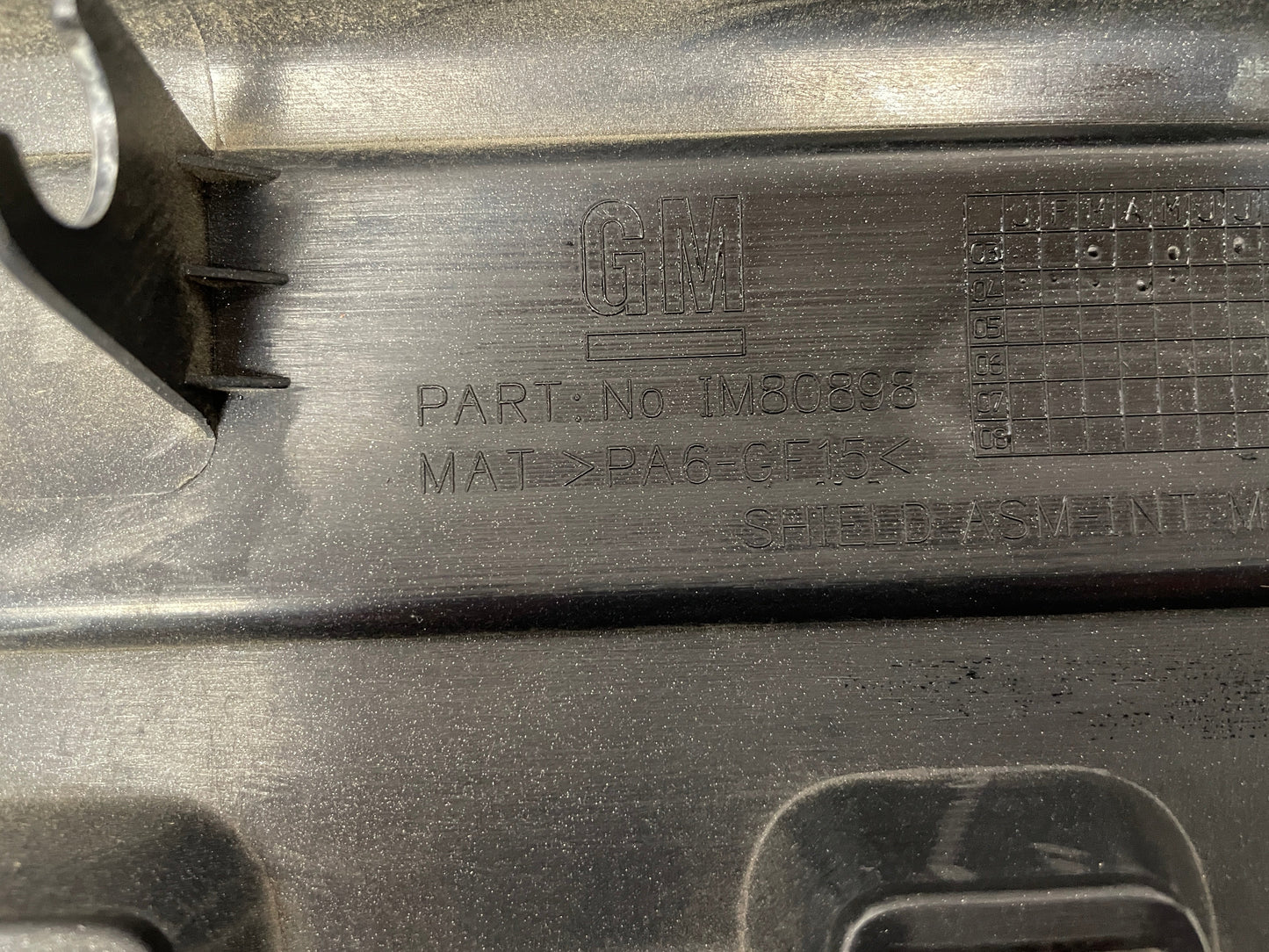 2004 Pontiac GTO RH & LH Engine Motor Intake Manifold Coil Covers Set OEM - Day's Parts Yard