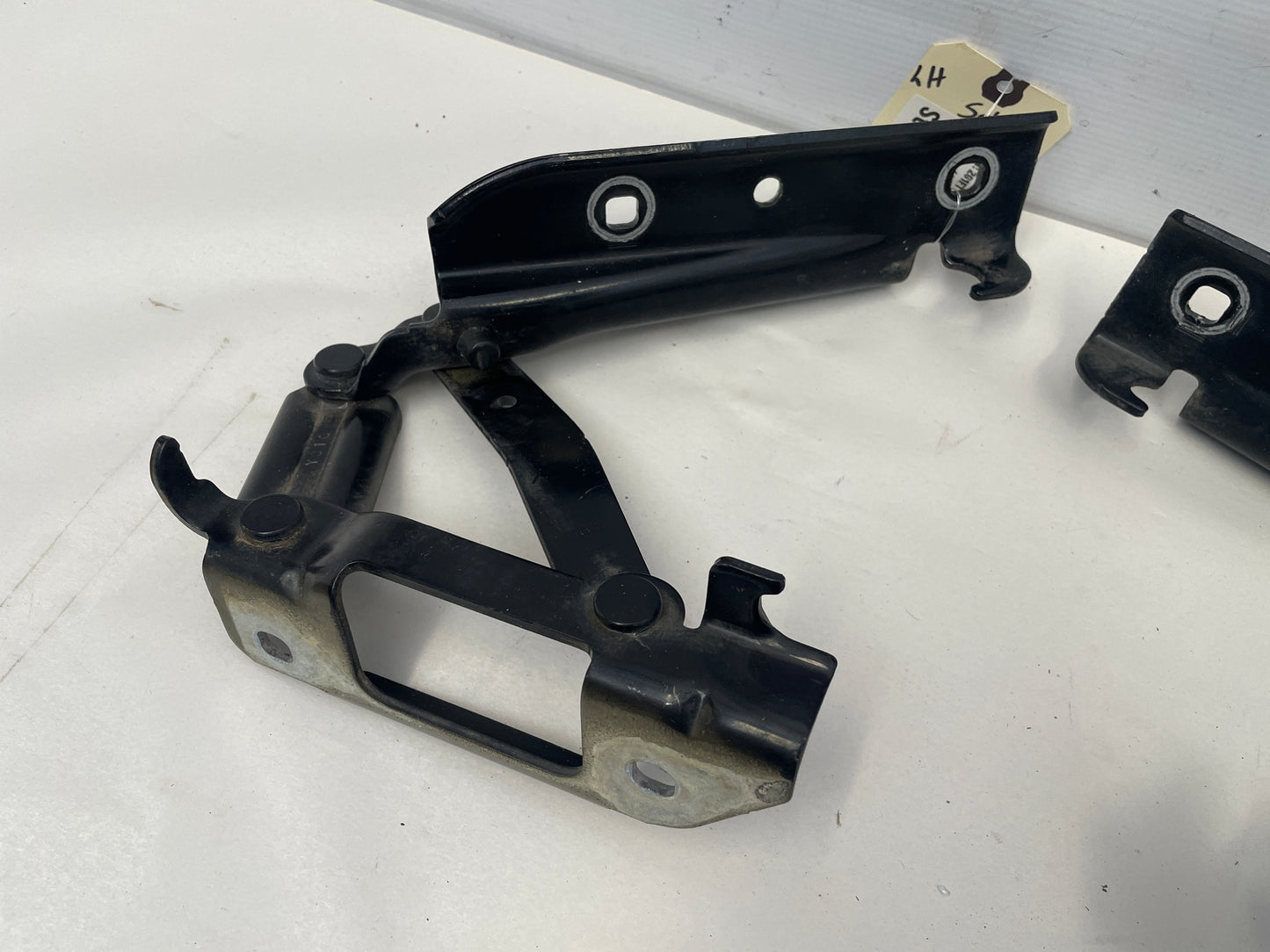 2010 Chevy Camaro SS RH & LH Hood Hinges OEM - Day's Parts Yard