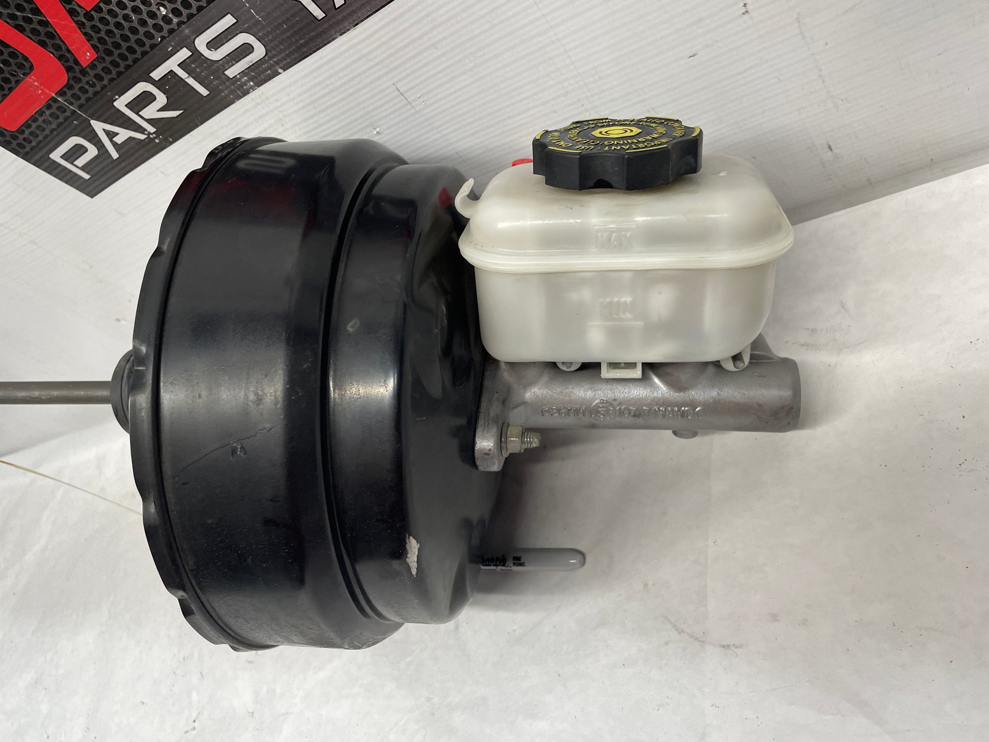 2005 Pontiac GTO Brake Master Cylinder and Reservoir OEM - Day's Parts Yard