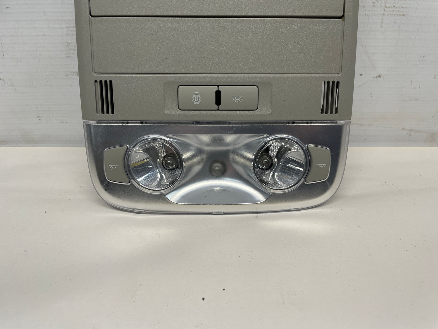 2014 Chevrolet SS Sedan Over Head Console Dome Light OEM - Day's Parts Yard