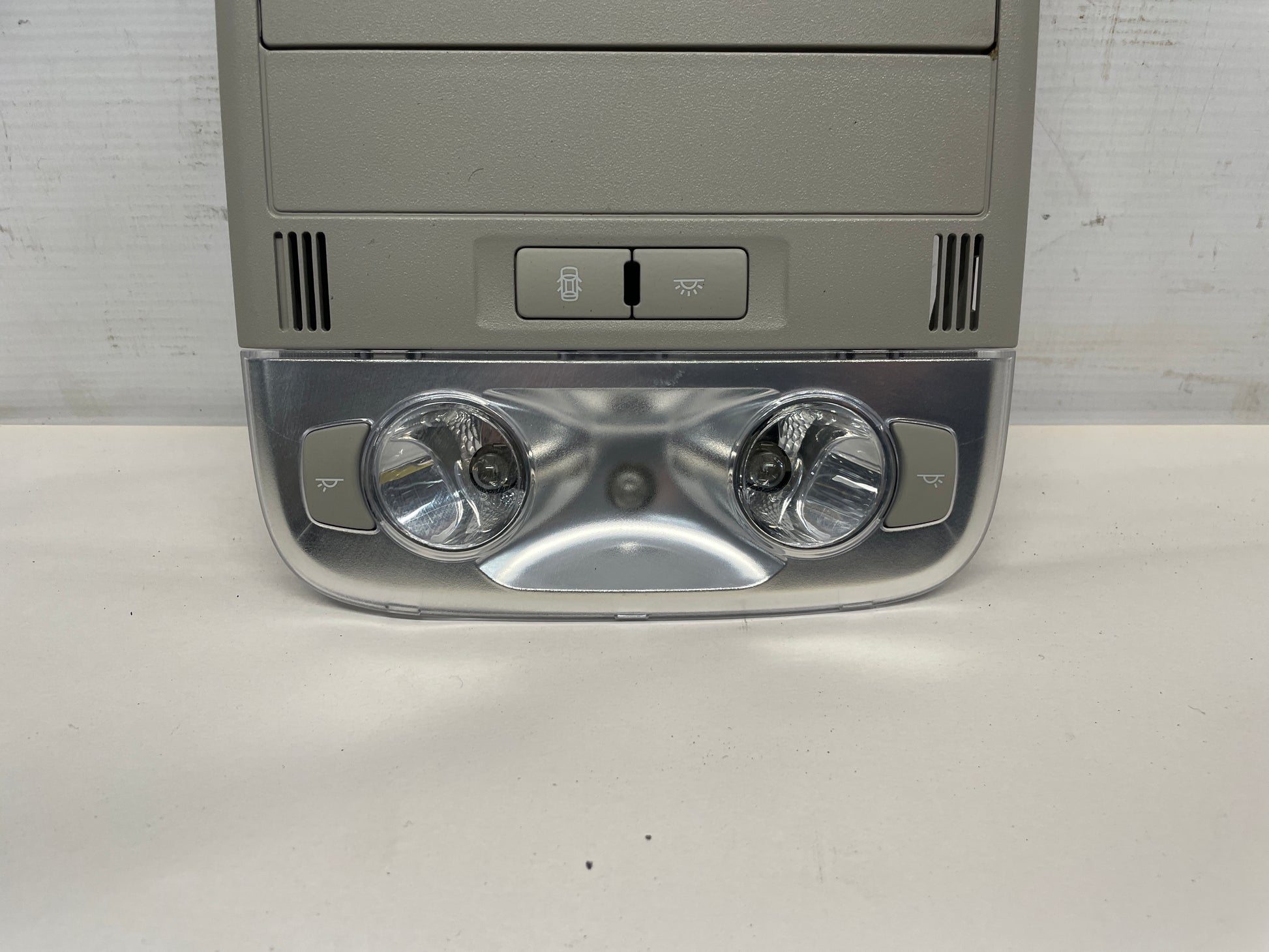 2014 Chevrolet SS Sedan Over Head Console Dome Light OEM - Day's Parts Yard