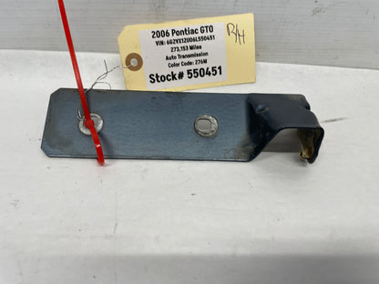 2006 Pontiac GTO RH Passenger Fender Side Skirt Rocker Molding Support Bracket OEM - Day's Parts Yard
