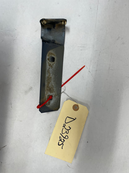 2006 Pontiac GTO RH Passenger Fender Side Skirt Rocker Molding Support Bracket OEM - Day's Parts Yard