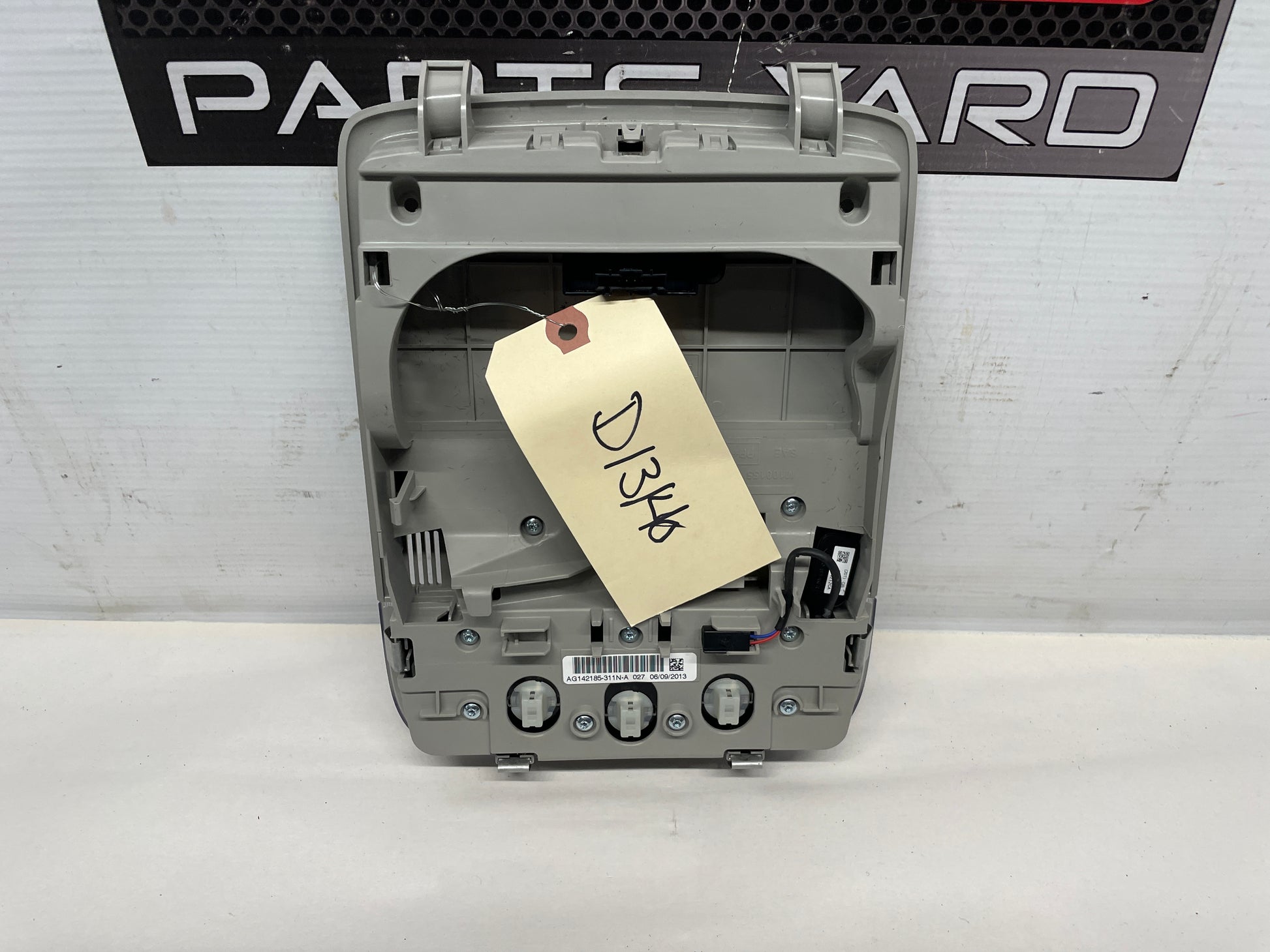 2014 Chevrolet SS Sedan Over Head Console Dome Light OEM - Day's Parts Yard