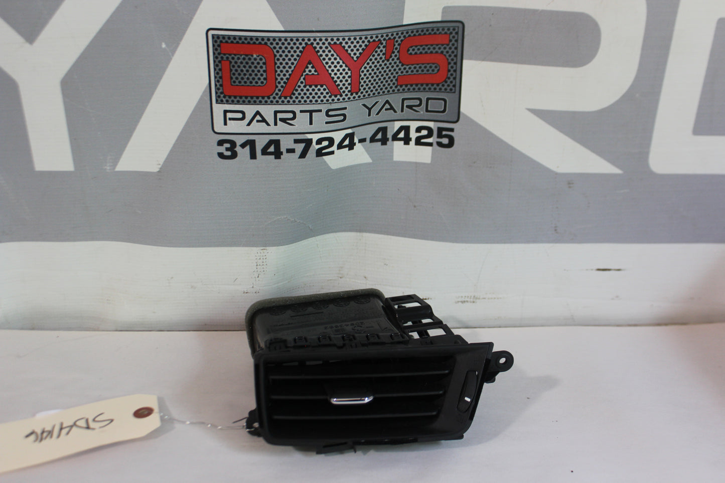 2014 GMC Sierra K1500 Denali RH Passenger Dash Air Vent OEM