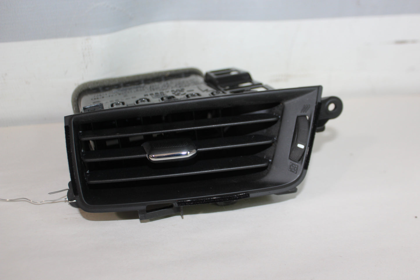 2014 GMC Sierra K1500 Denali RH Passenger Dash Air Vent OEM