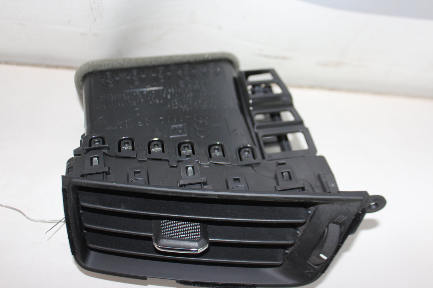 2014 GMC Sierra K1500 Denali RH Passenger Dash Air Vent OEM