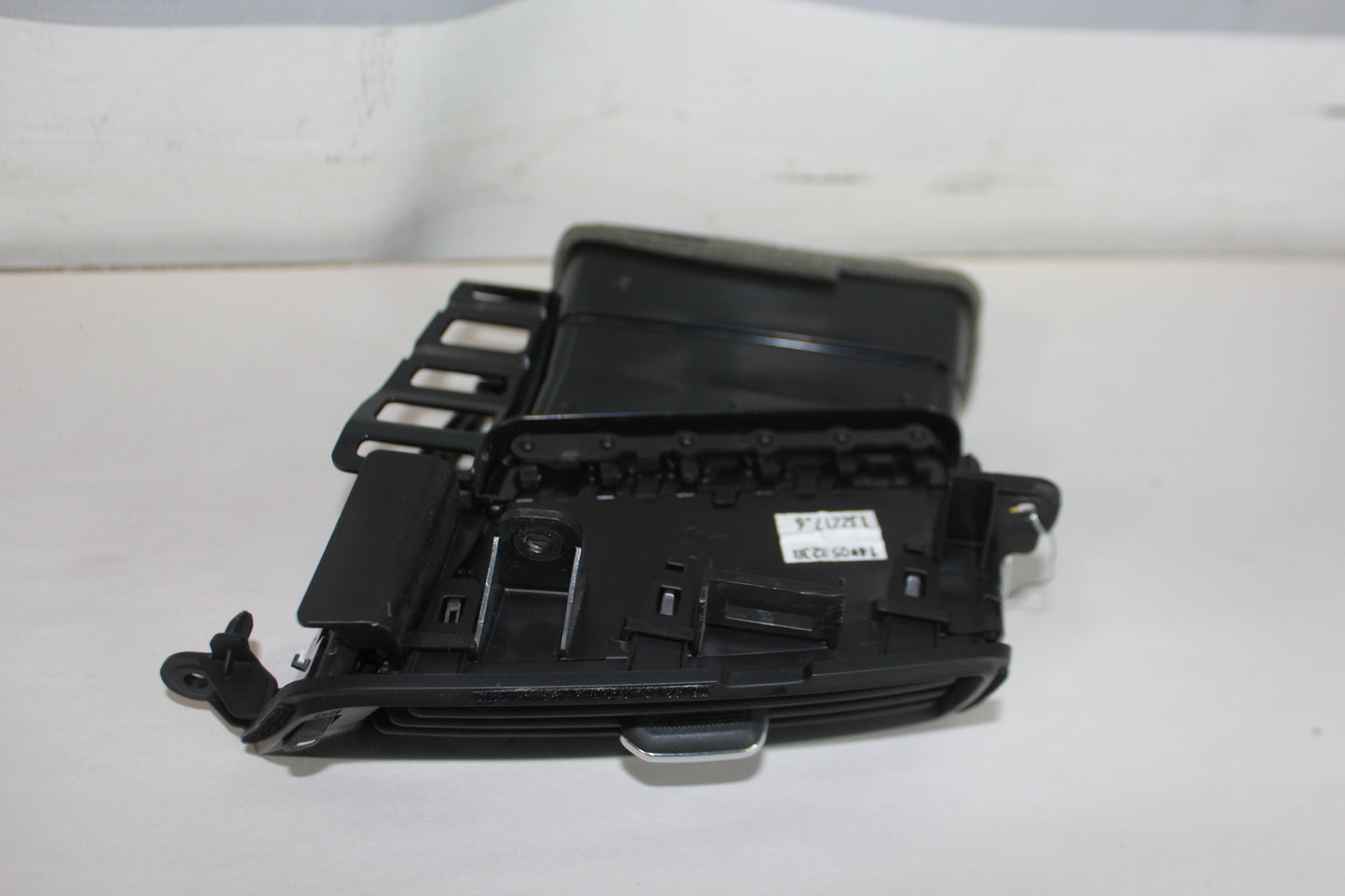 2014 GMC Sierra K1500 Denali RH Passenger Dash Air Vent OEM