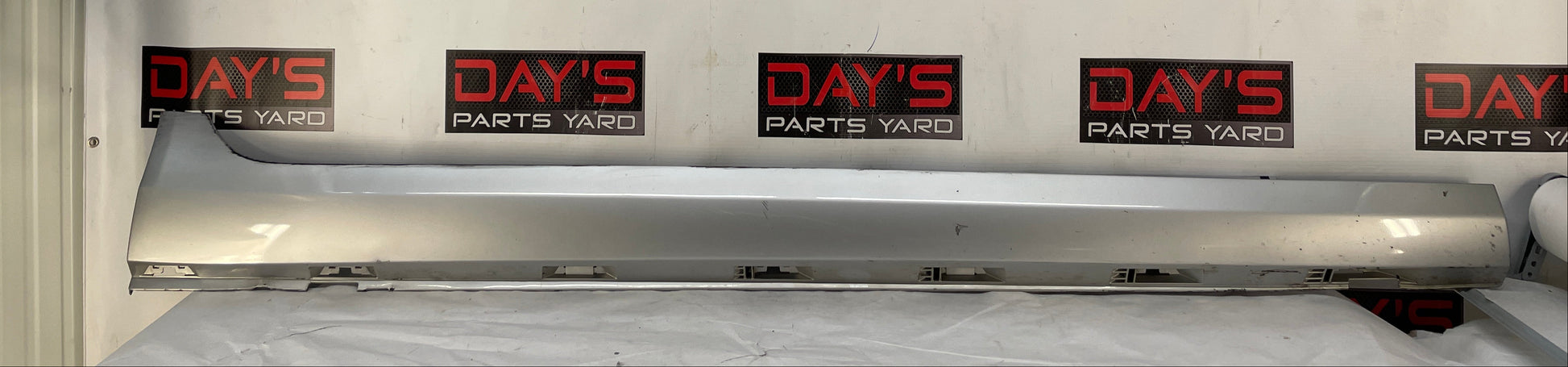 2013 Chevy Caprice PPV RH Passenger Rocker Molding Side Skirt Panel Trim Molding OEM - Day's Parts Yard