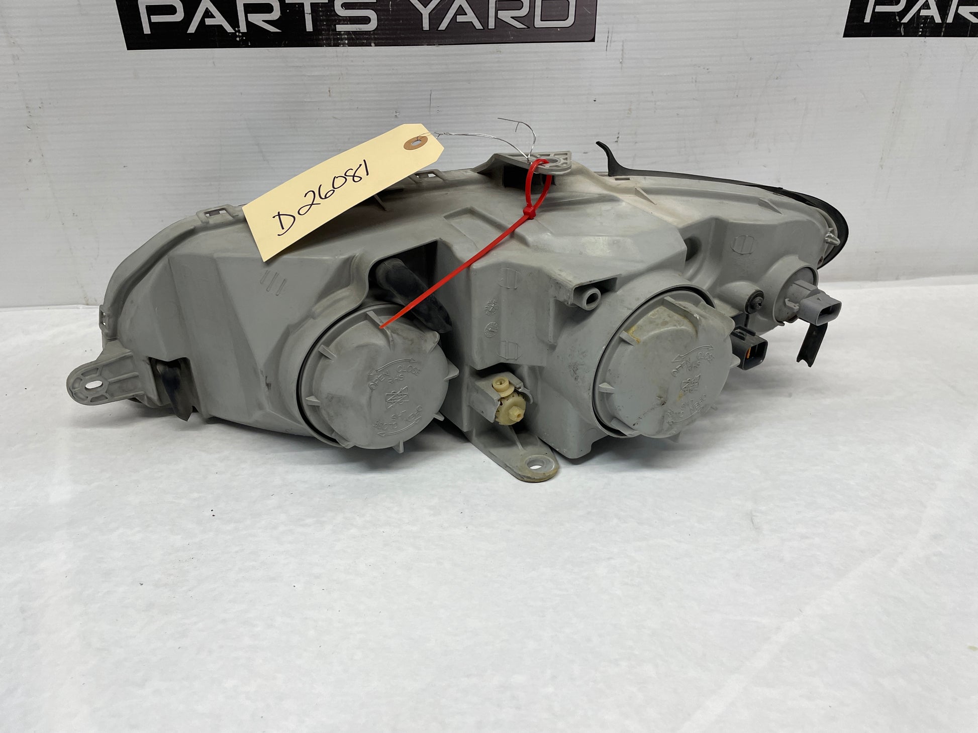2005 Pontiac GTO RH Passenger Head Light Headlight Lamp OEM - Day's Parts Yard