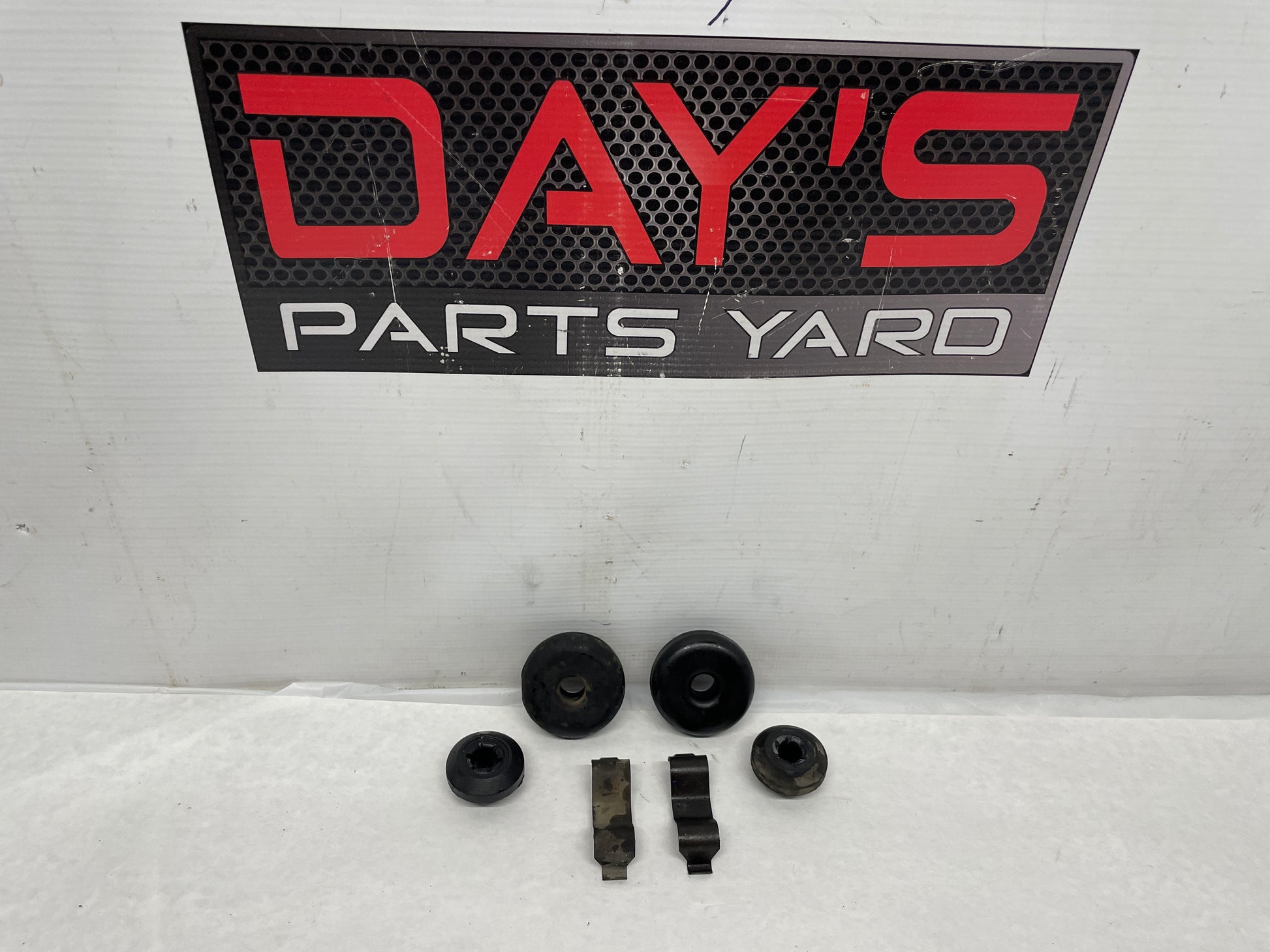 2005 Pontiac GT Radiator Rubber Bushings w/ Clips OEM - Day's Parts Yard