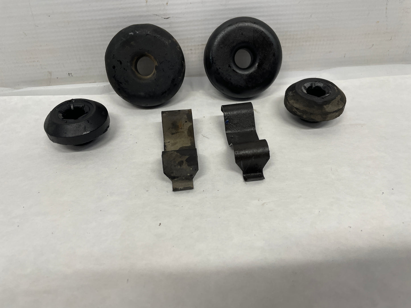 2005 Pontiac GT Radiator Rubber Bushings w/ Clips OEM - Day's Parts Yard