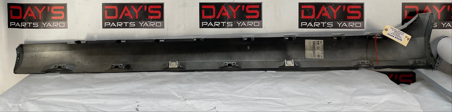 2013 Chevy Caprice PPV RH Passenger Rocker Molding Side Skirt Panel Trim Molding OEM - Day's Parts Yard