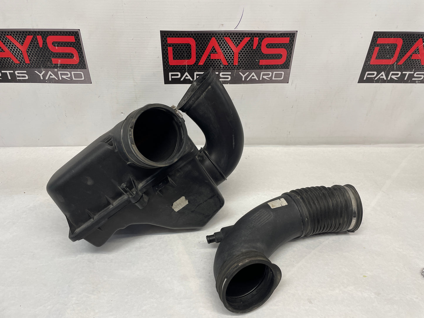 2005 Pontiac GTO Factory OEM Intake Air Box Assembly - Day's Parts Yard