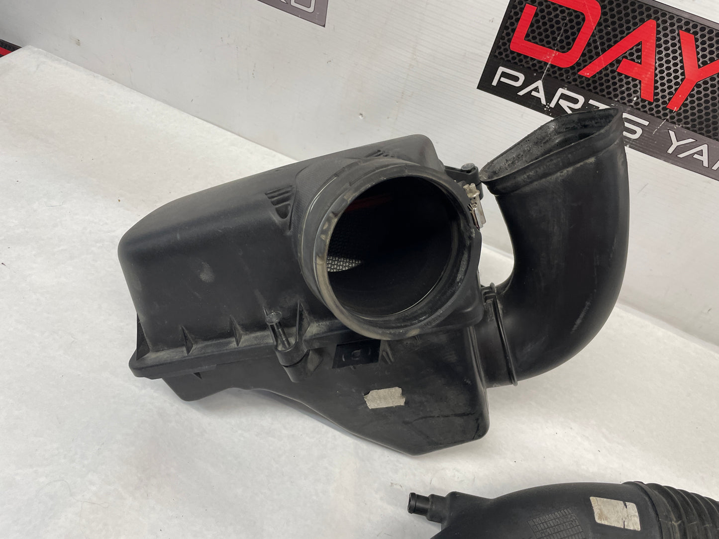2005 Pontiac GTO Factory OEM Intake Air Box Assembly - Day's Parts Yard