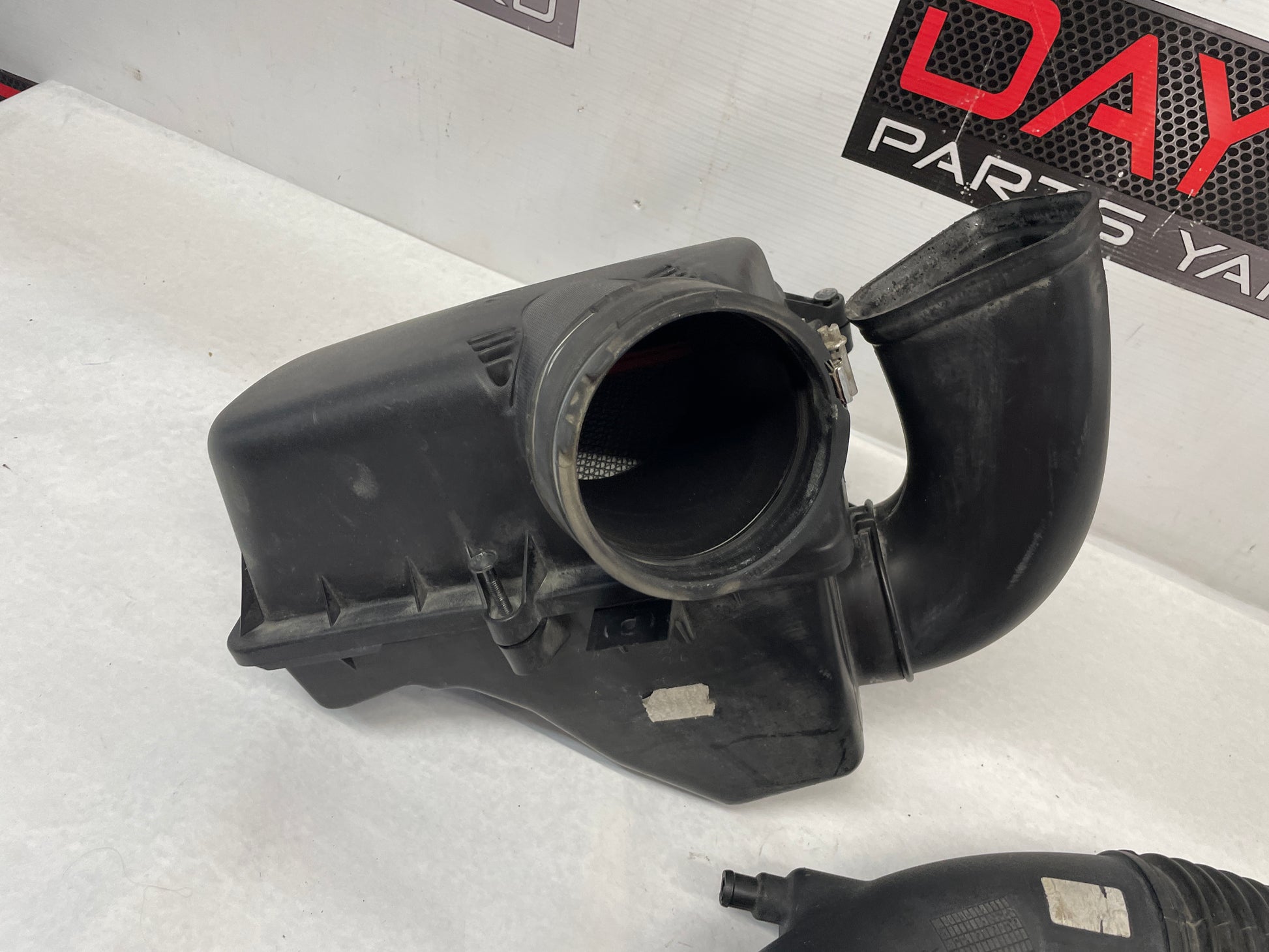 2005 Pontiac GTO Factory OEM Intake Air Box Assembly - Day's Parts Yard
