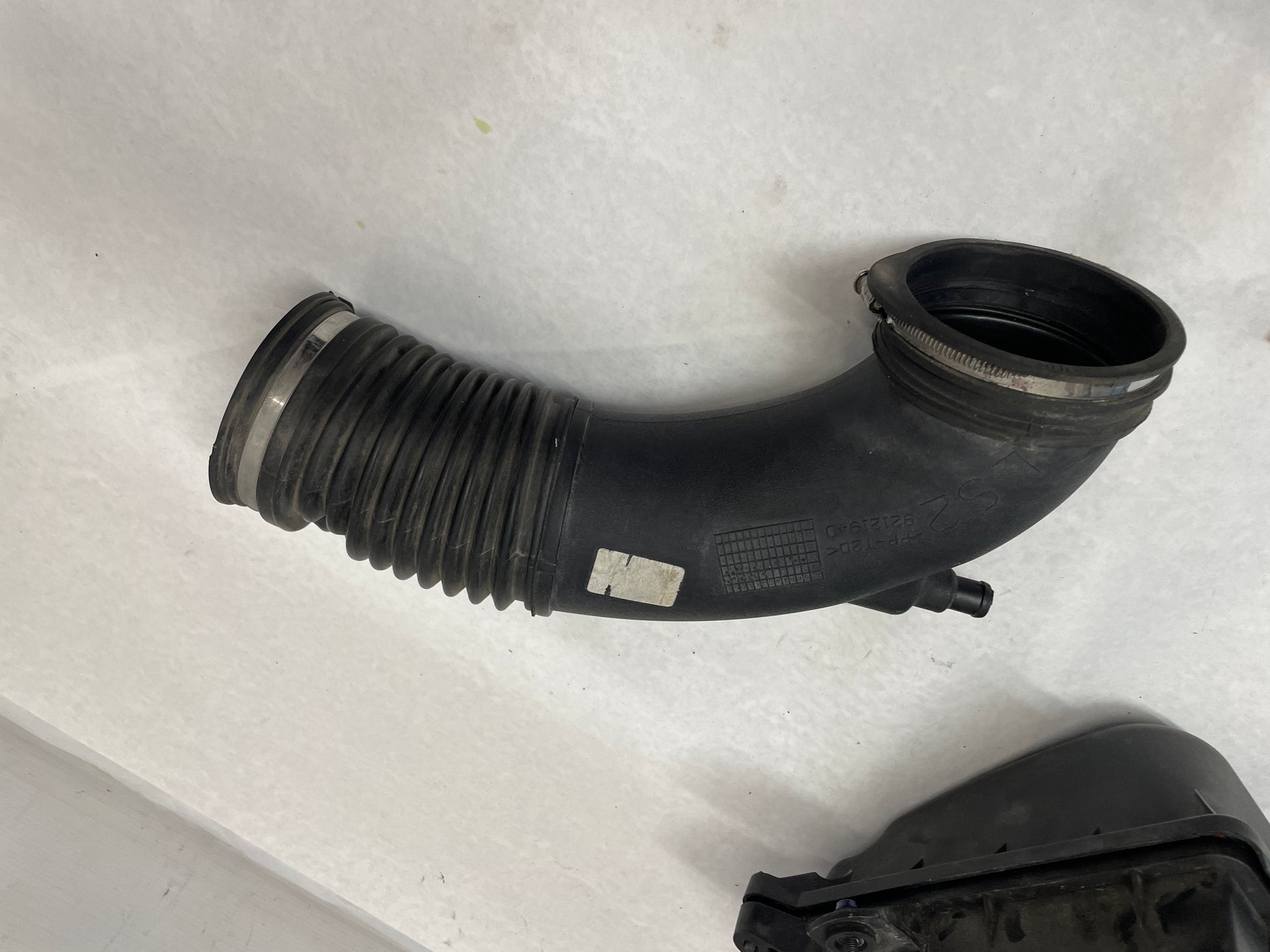 2005 Pontiac GTO Factory OEM Intake Air Box Assembly - Day's Parts Yard