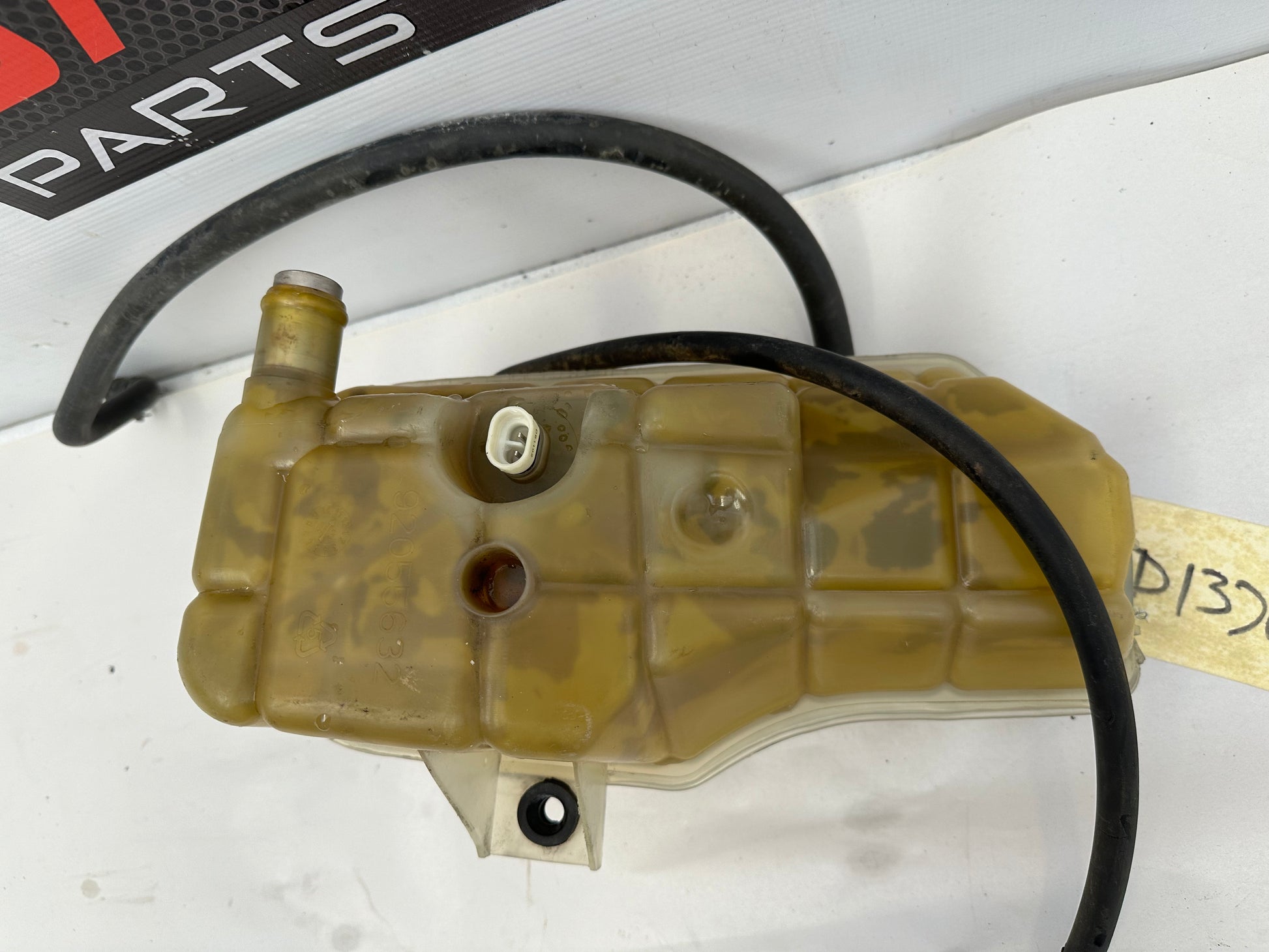 2004 Pontiac GTO Coolant Over Flow Tank Reservoir w/ Hoses OEM - Day's Parts Yard