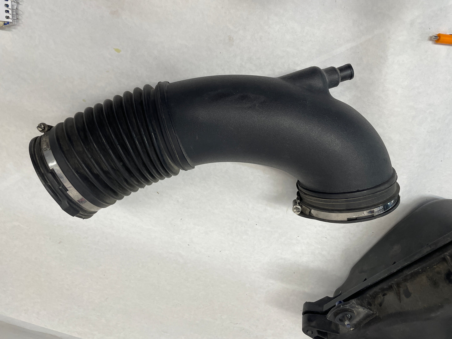 2005 Pontiac GTO Factory OEM Intake Air Box Assembly - Day's Parts Yard