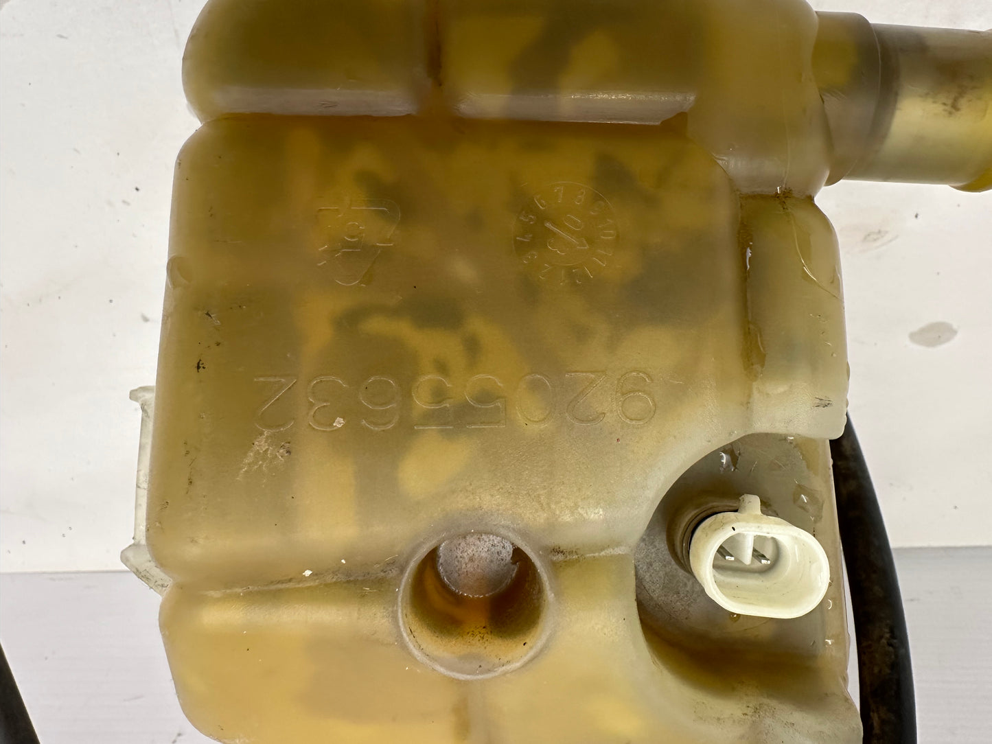 2004 Pontiac GTO Coolant Over Flow Tank Reservoir w/ Hoses OEM - Day's Parts Yard