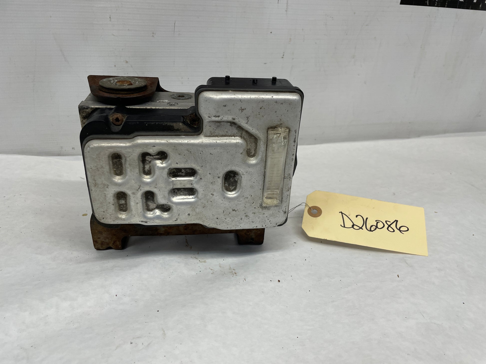 2005 Chevy Avalanche ABS Anti lock Brake Pump Assembly OEM - Day's Parts Yard