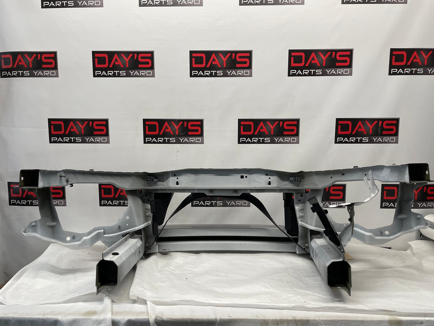 2014 Chevy Camaro ZL1 Convertible Front Radiator Impact Bar Core Support Bracket OEM