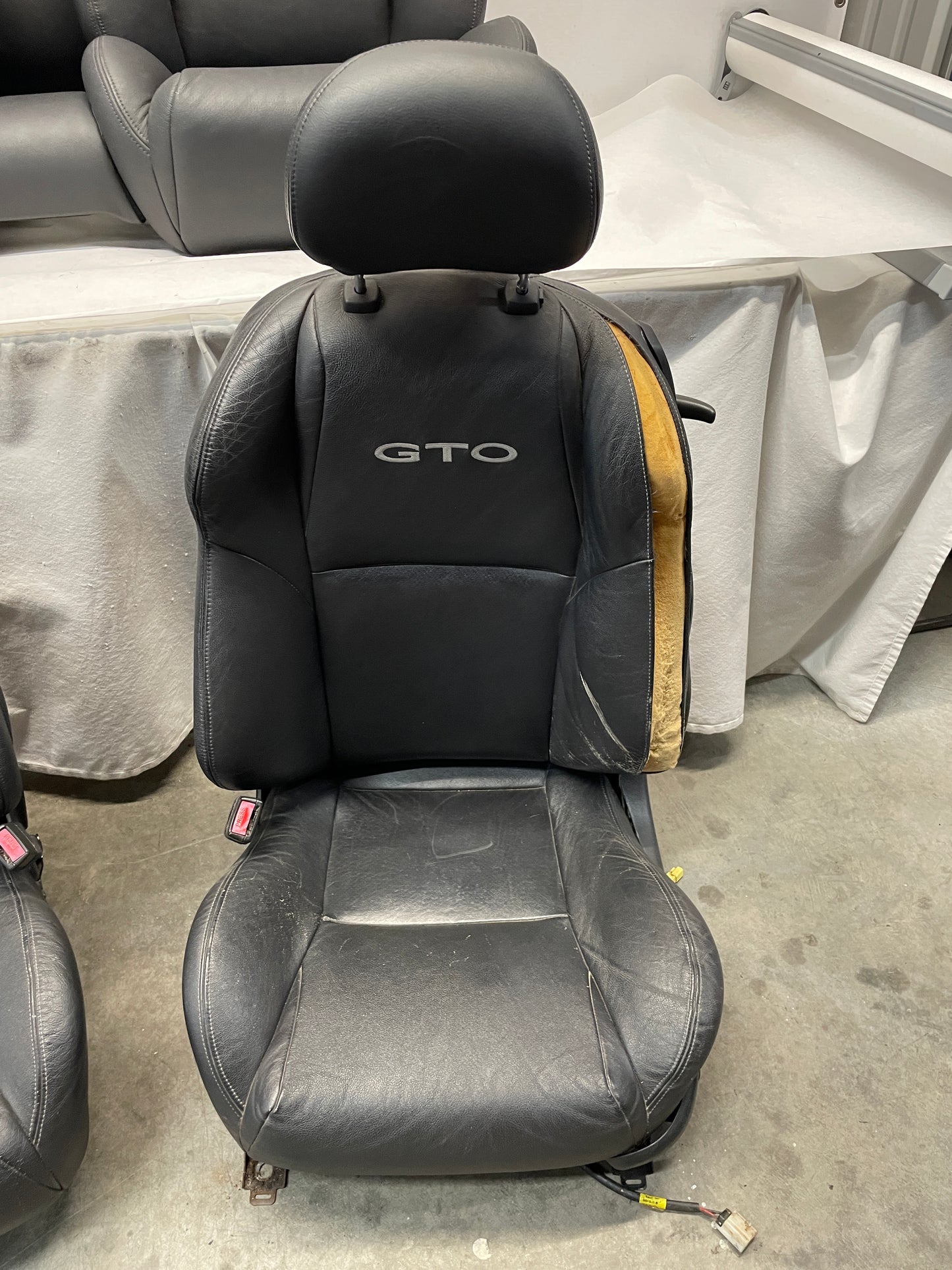 2006 Pontiac GTO Seats Fronts and Rears Black Leather OEM