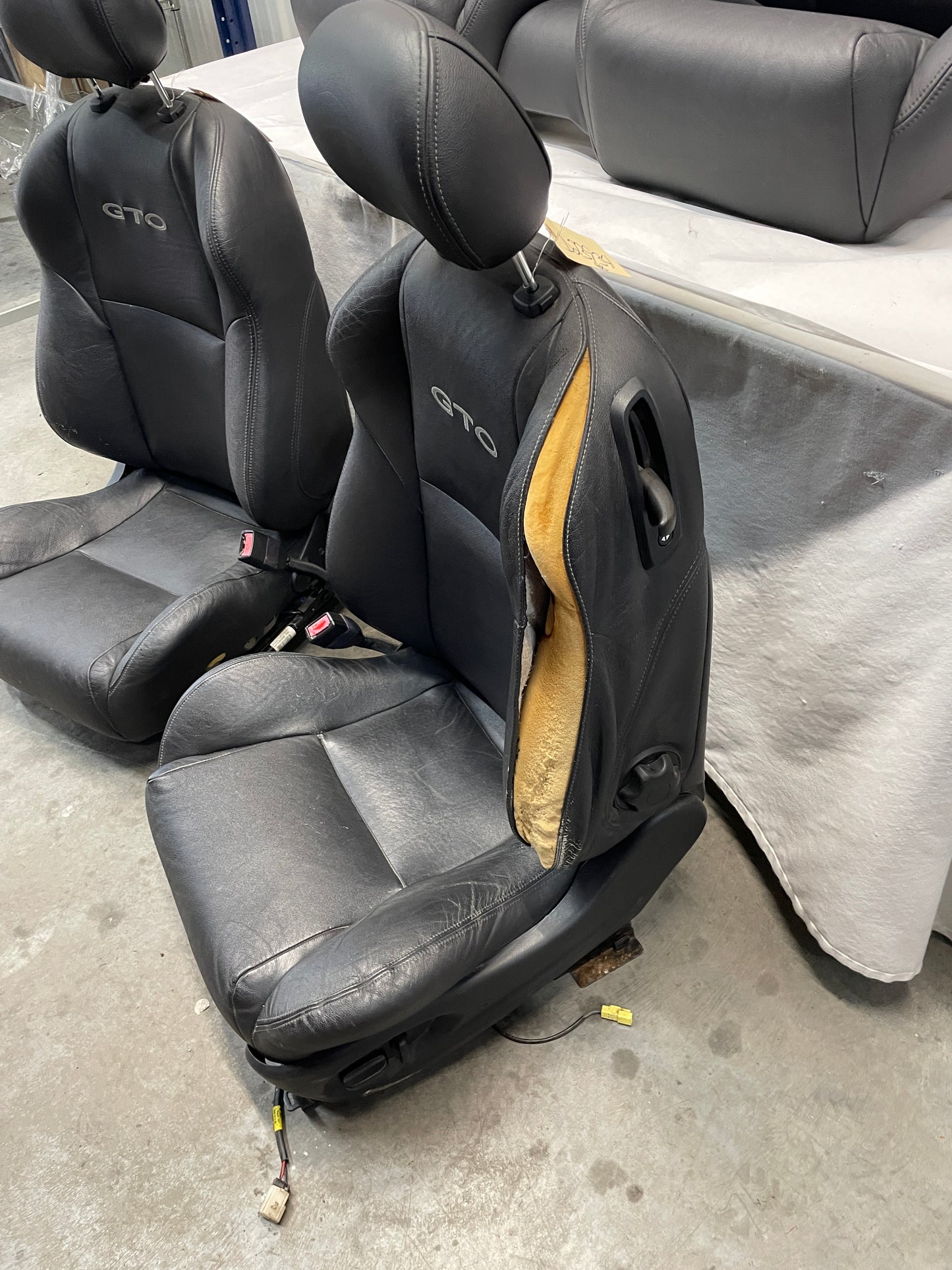 2006 Pontiac GTO Seats Fronts and Rears Black Leather OEM