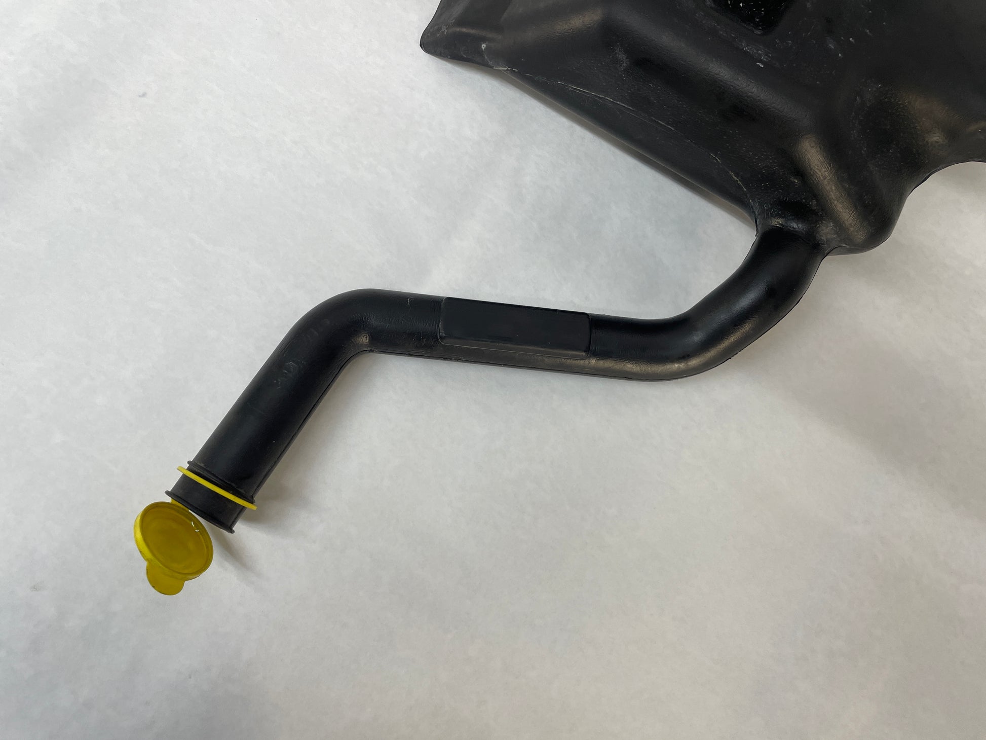 2004 Pontiac GTO Windshield Washer Pump Reservoir Tank Bottle OEM - Day's Parts Yard