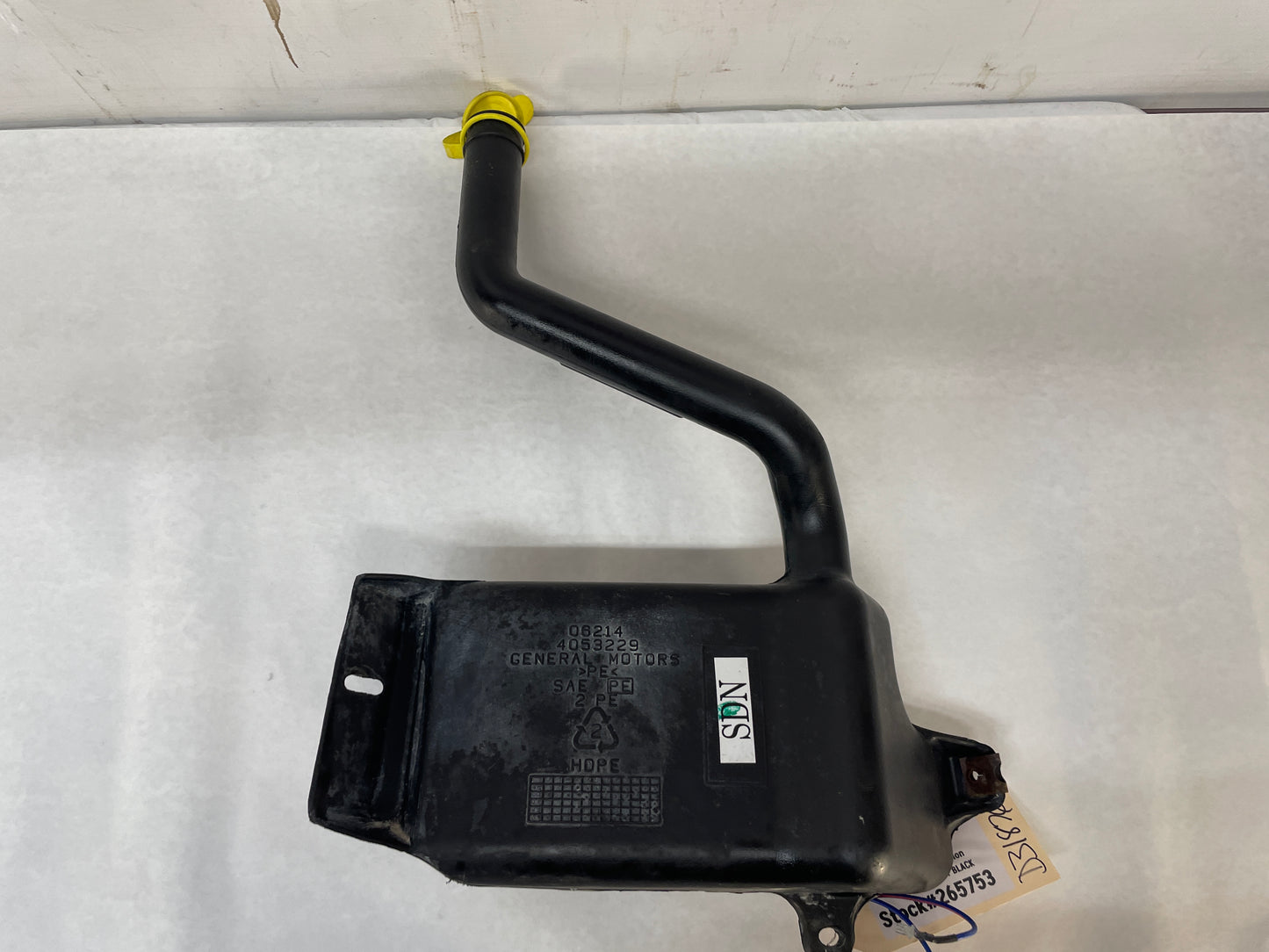 2004 Pontiac GTO Windshield Washer Pump Reservoir Tank Bottle OEM - Day's Parts Yard