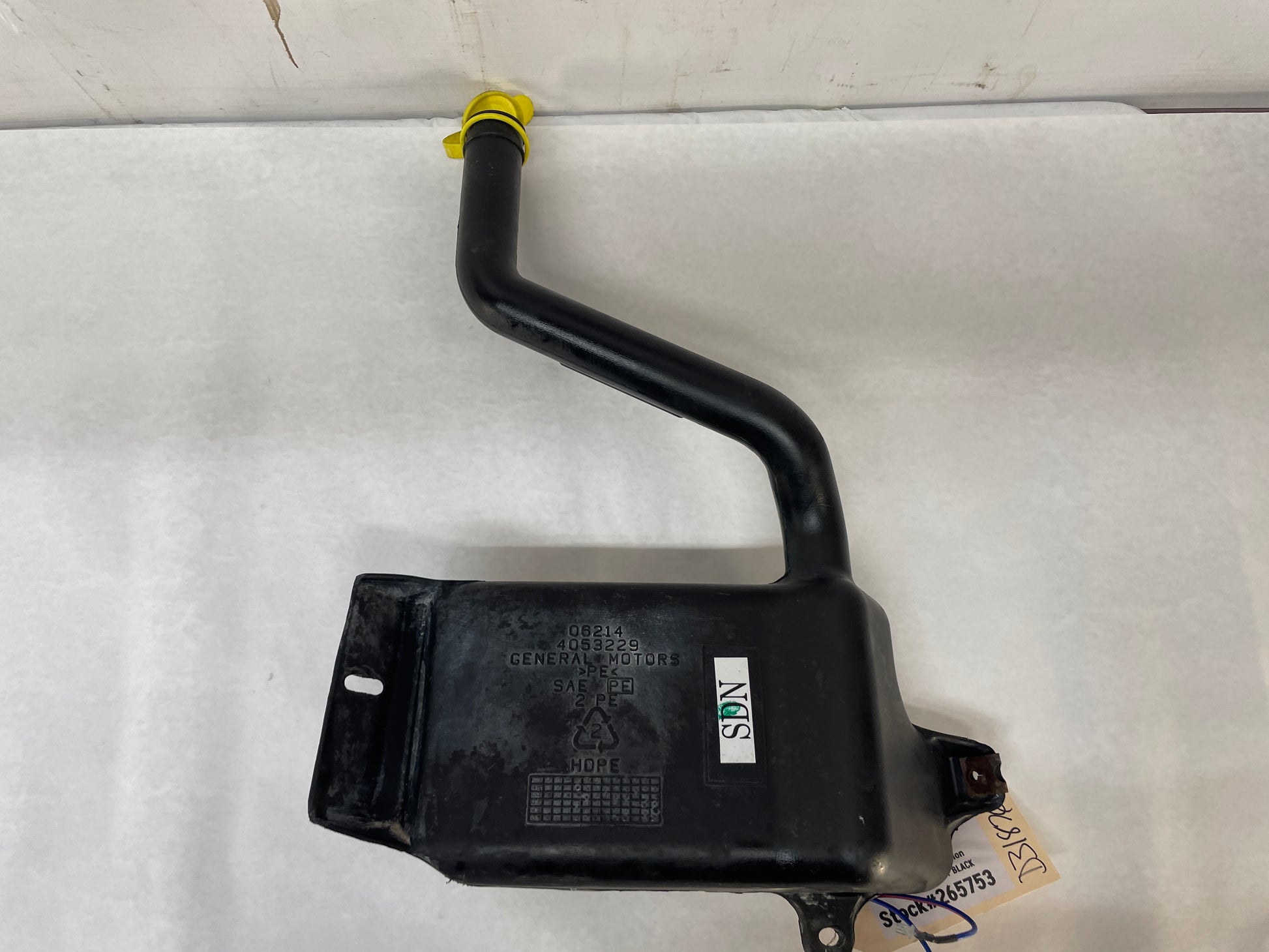 2004 Pontiac GTO Windshield Washer Pump Reservoir Tank Bottle OEM - Day's Parts Yard