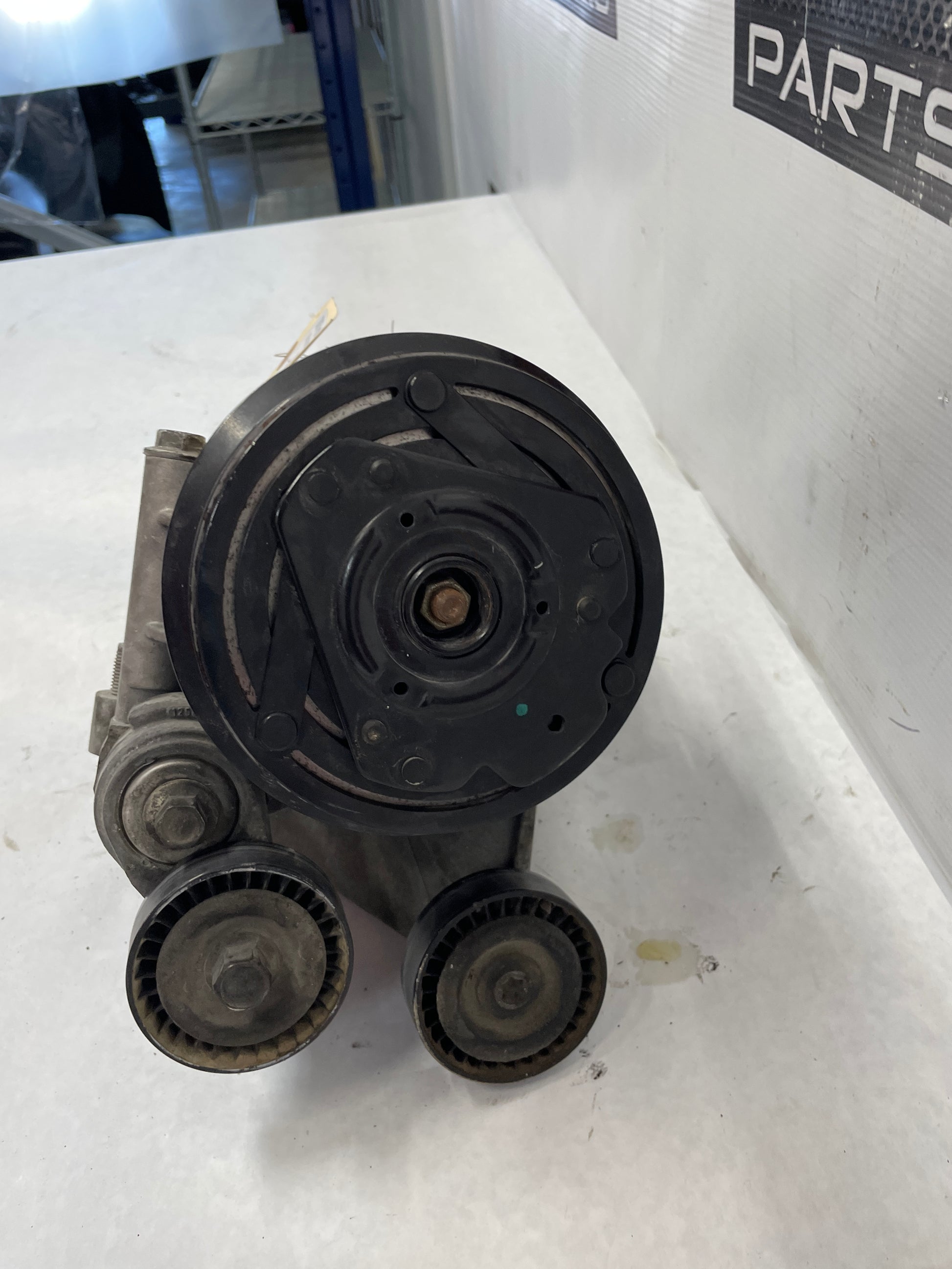 2005 Pontiac GTO AC Air Conditioner Compressor w/ Bracket OEM - Day's Parts Yard