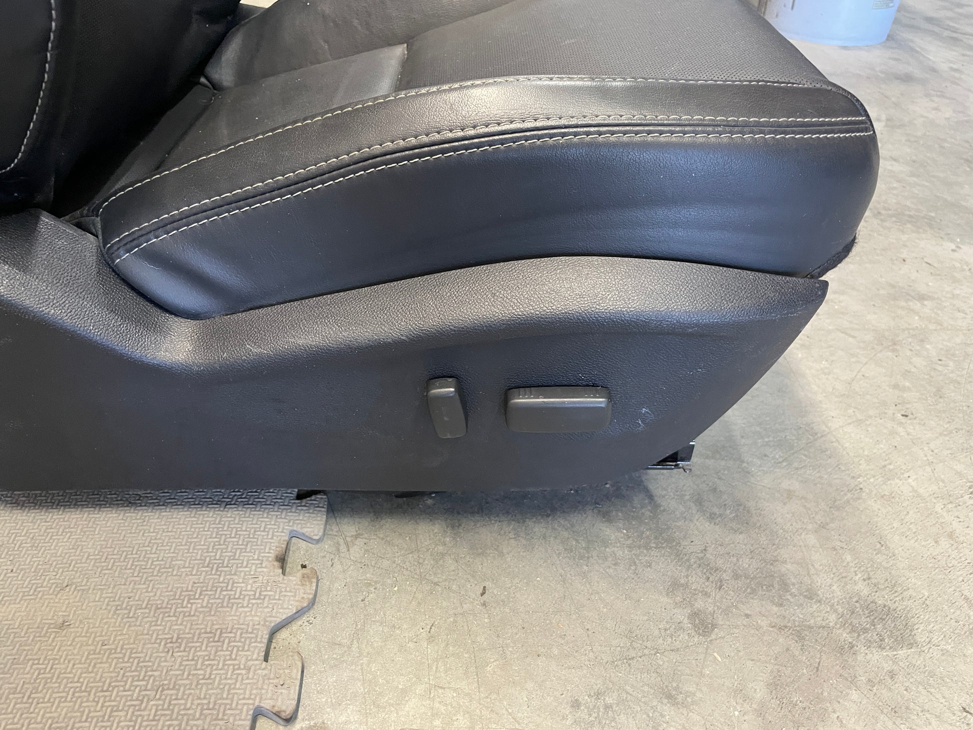 2011 Chevy Camaro 2SS RH Passenger Front Seat Black Leather OEM - Day's Parts Yard