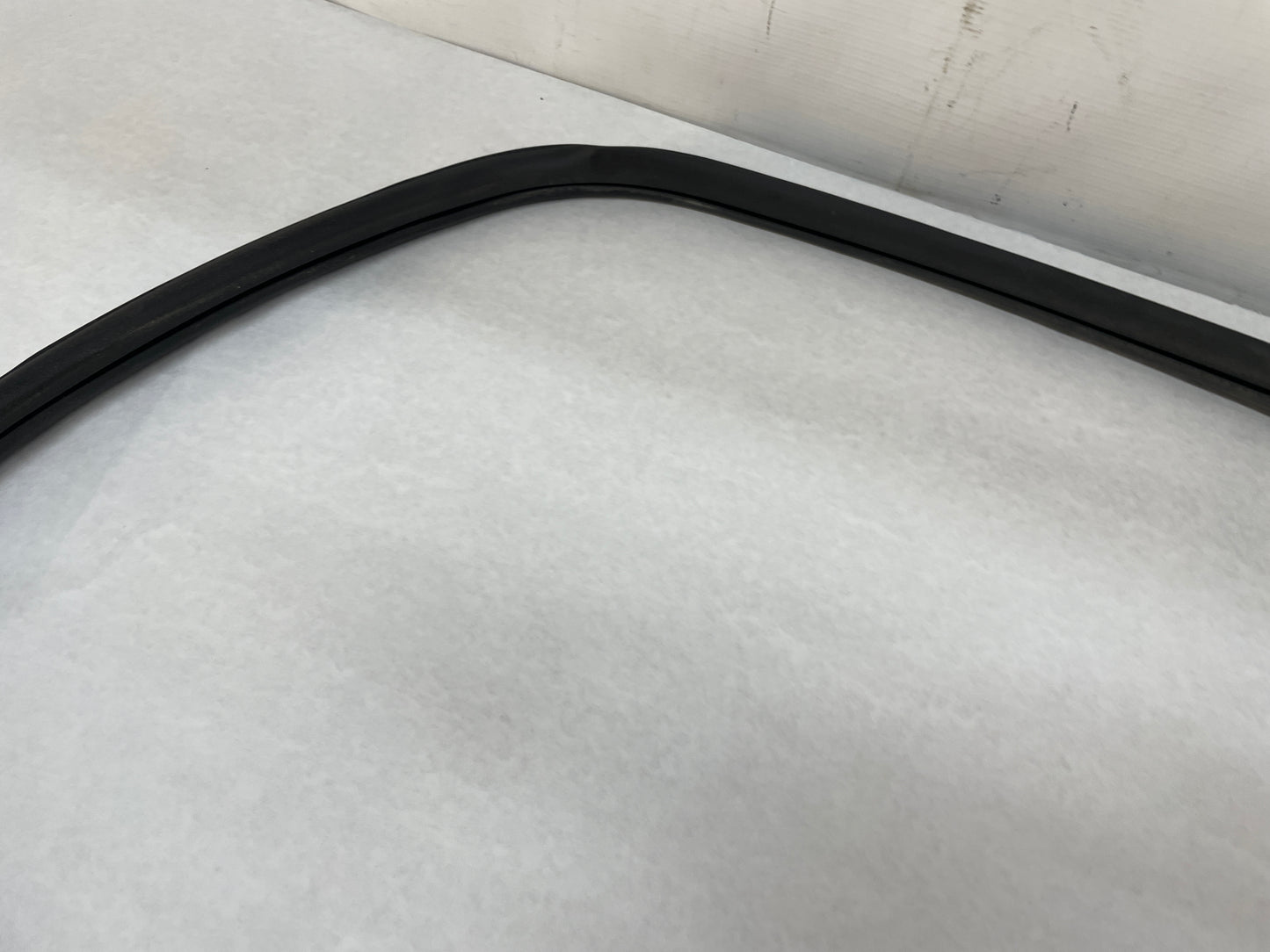 2010 Cadillac CTS-V Sedan RH Passenger Front Door Weather Strip Rubber Seal OEM